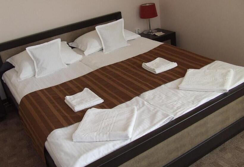 Quarto Triplo Estandar, Pensiunea Caramell