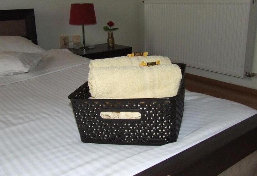 Quarto Triplo Estandar, Pensiunea Caramell