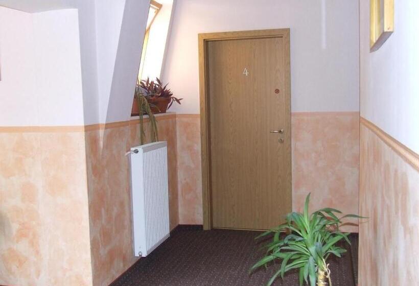 Quarto Basic, Pensiunea Caramell