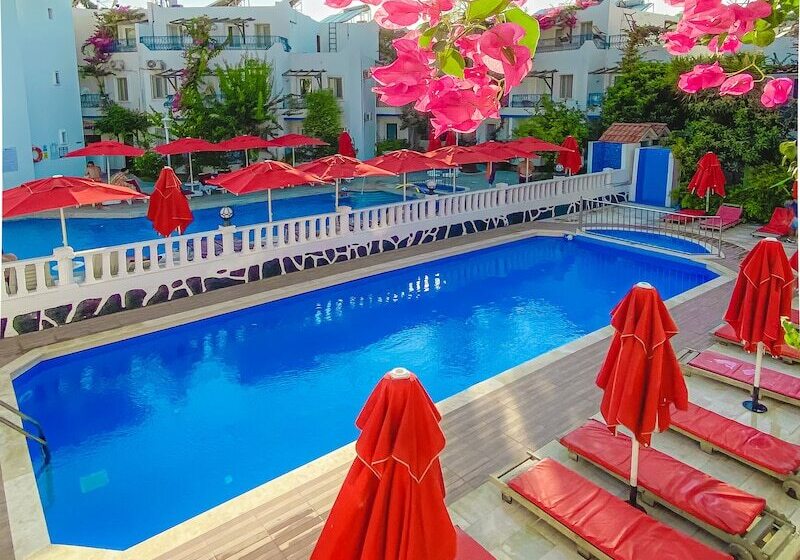 수피리어 룸, The Hello