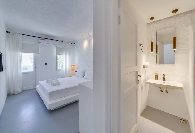 غرفة سوبيريور, The Hello