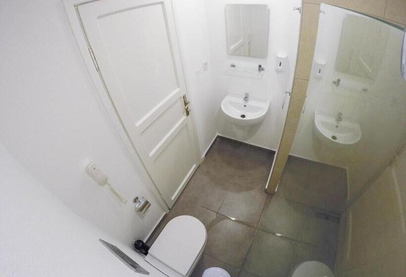 غرفة قياسية, The Hello