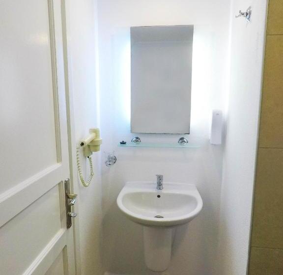 스탠다드 룸, The Hello