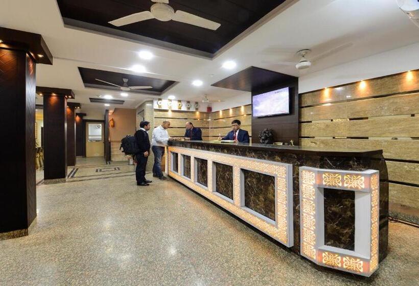 اتاق خانوادگی, Ashish Palace