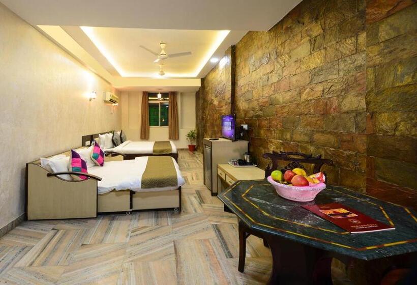 家庭间, Ashish Palace