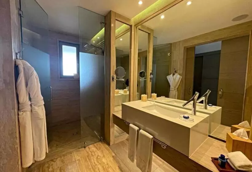 2 Bedrooms Suite Sea View, Eden Roc Cap Cana