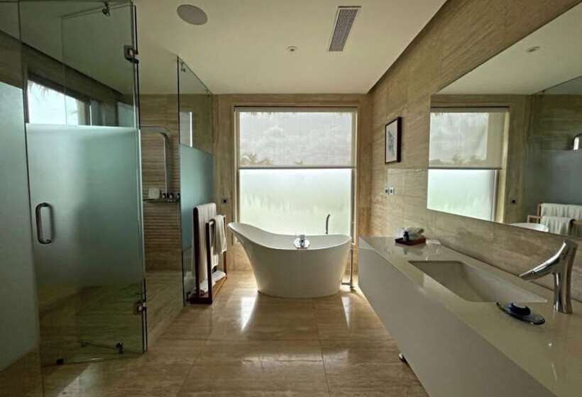 2 Bedrooms Suite Sea View, Eden Roc Cap Cana