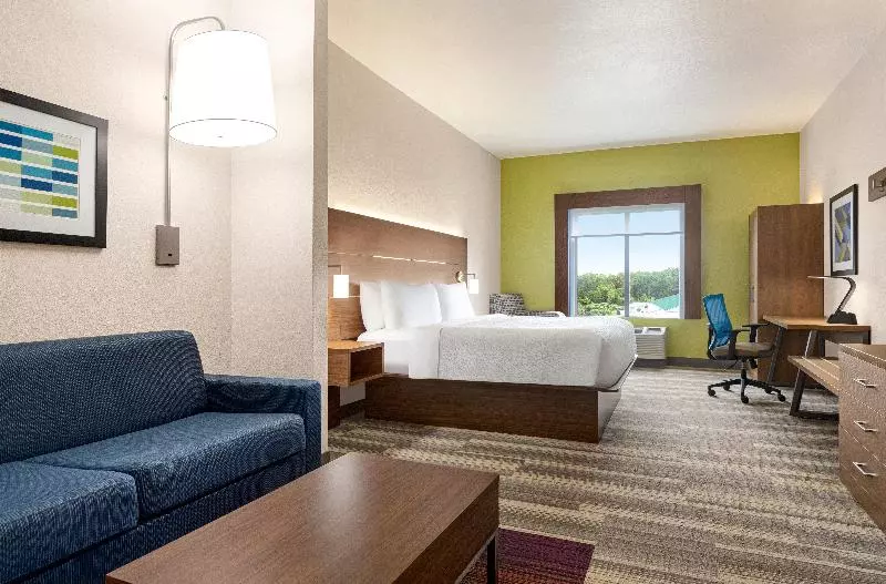 キングサイズベッドのスイートルーム, Holiday Inn Express Hotel & Suites Waycross By Ihg