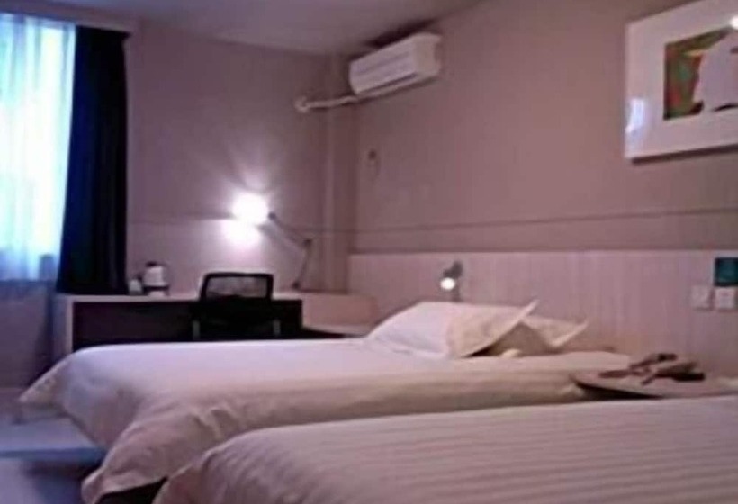 Standart Oda, Jinjiang Inn Wuhan Hanjiang Road Metro Station Jiangtan Pedestrian Street