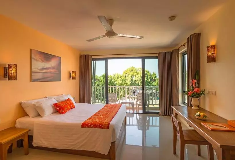 اتاق لوکس با چشم‌انداز دریا, Srisuksant Resort