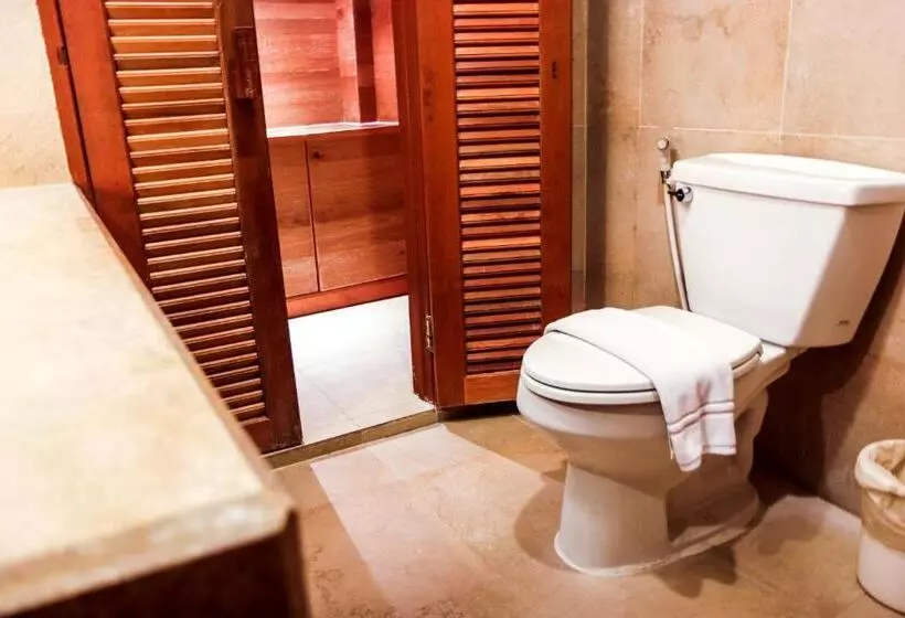 Suite with lake view, The Bonanza Resort Khaoyai