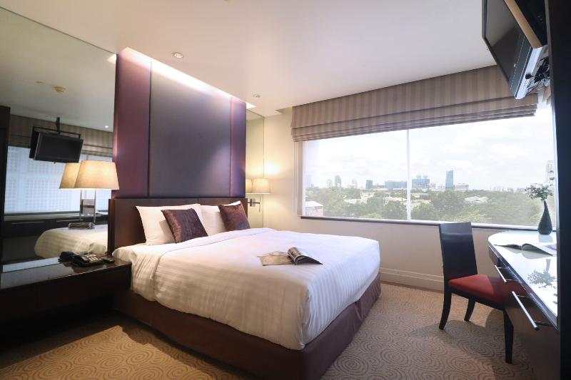 سوییت لوکس, The Quarter Saladaeng By Uhg