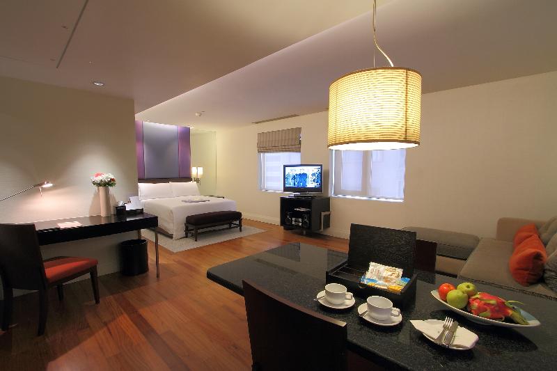 سوییت, The Quarter Saladaeng By Uhg