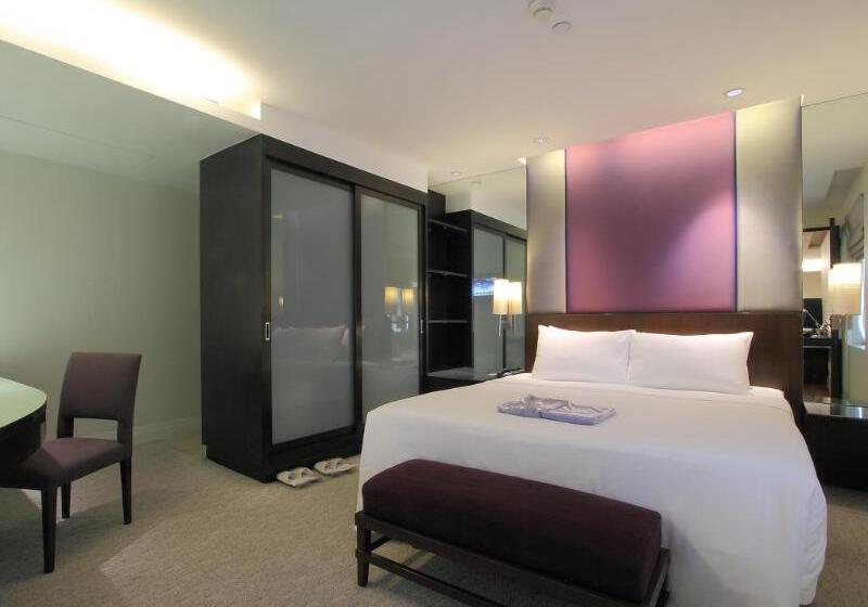 سوئیت دلوکس 2 خوابه, The Quarter Saladaeng By Uhg