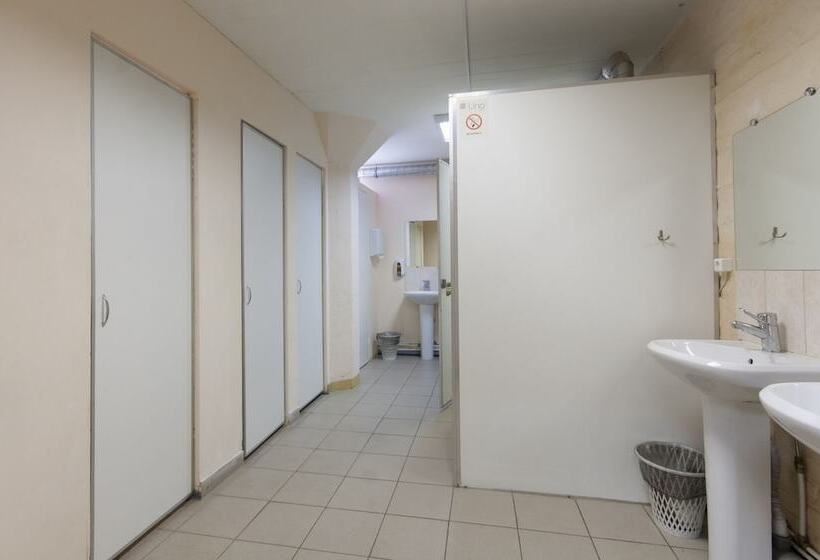 تختخواب در اتاق مشترک, Vyborghostel