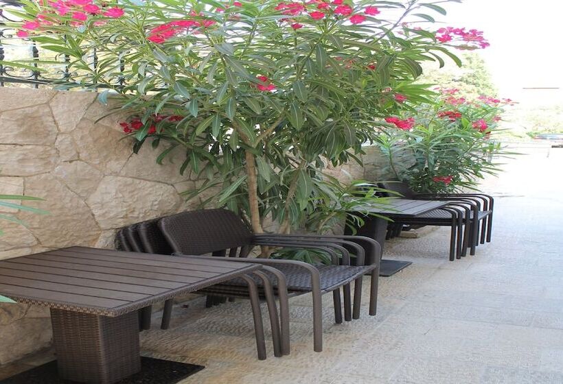 Апартаменты Comfort 2 Спальни, Apartments Logos