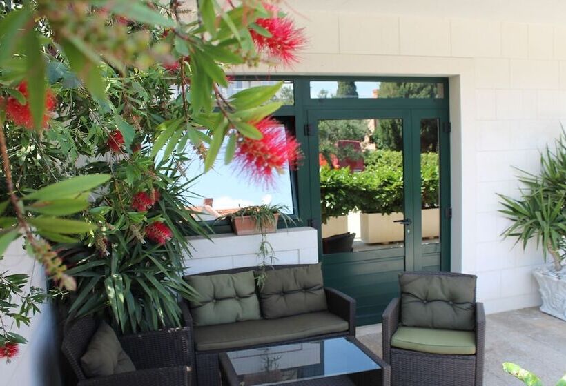 Апартаменты 1 Спальня Вид на Город, Apartments Logos