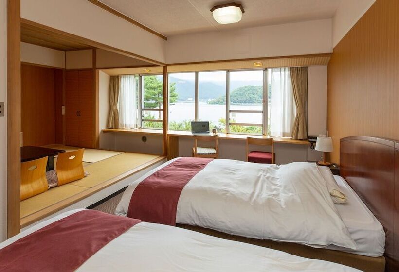 اتاق استاندارد با چشمانداز دریاچه, Fuji Lake