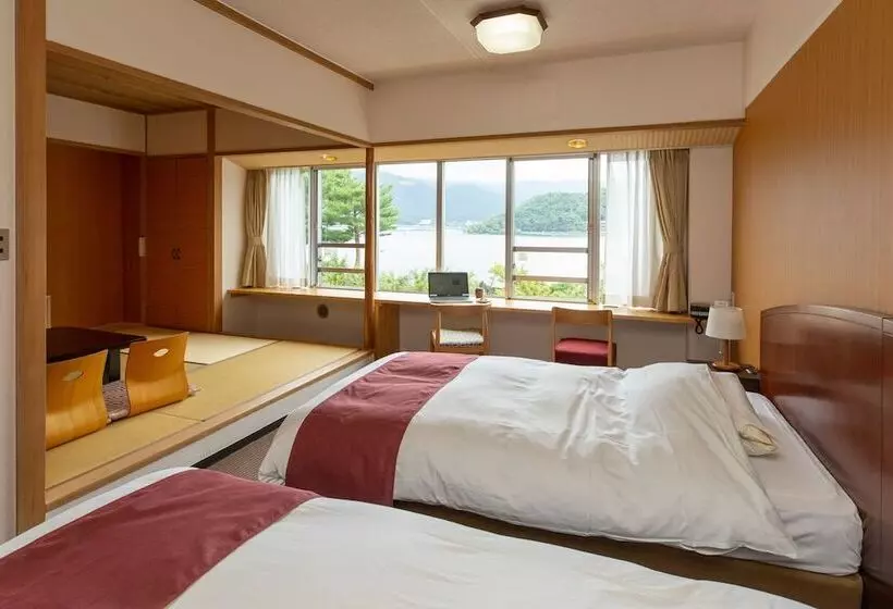 اتاق استاندارد با چشمانداز دریاچه, Fuji Lake