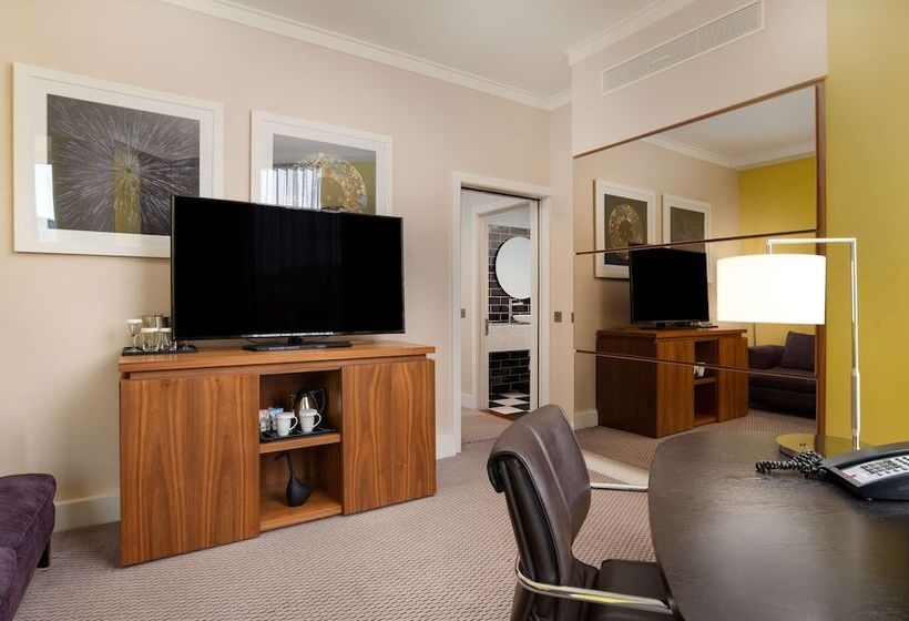 Люкс, Hilton London Wembley