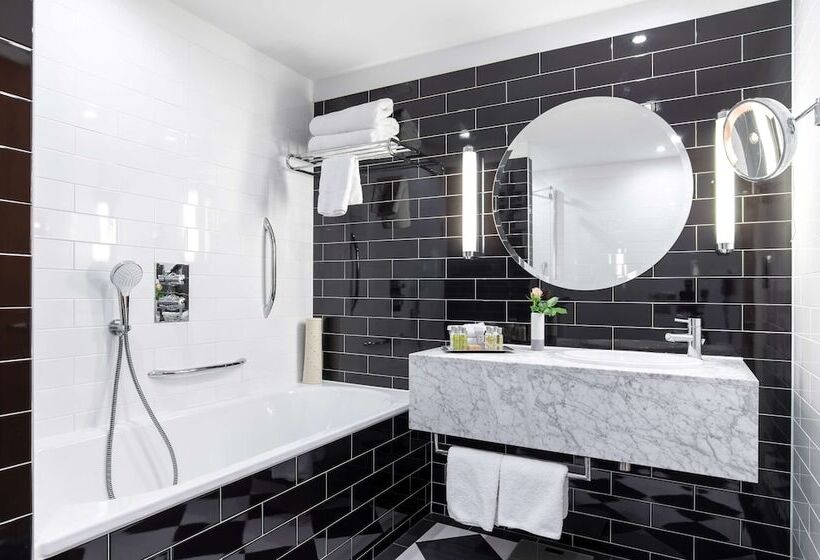 Люкс, Hilton London Wembley