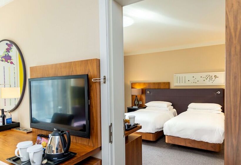 Номер Стандарт, Hilton London Wembley