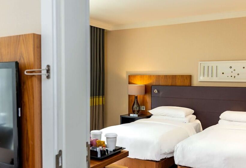 Номер Стандарт, Hilton London Wembley