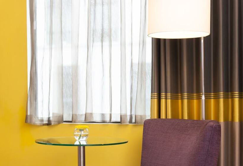 Номер Стандарт, Hilton London Wembley