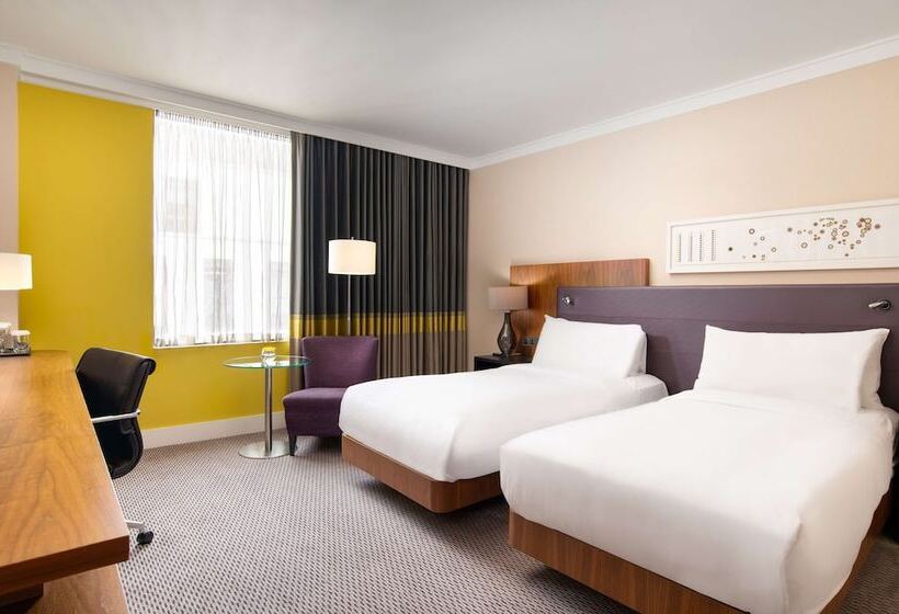 Номер Стандарт, Hilton London Wembley