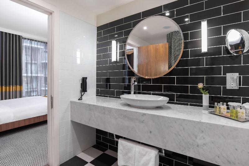 Люкс, Hilton London Wembley