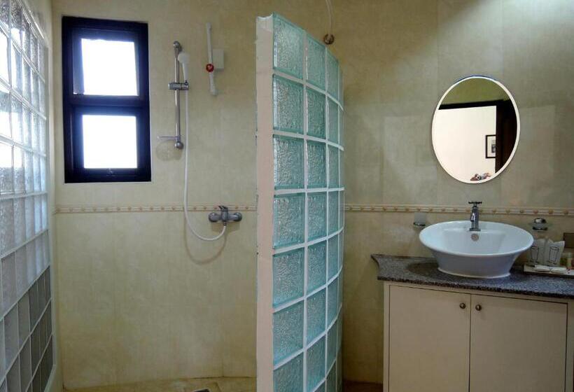 バンガロープールビュー, Mango Spa & Resort