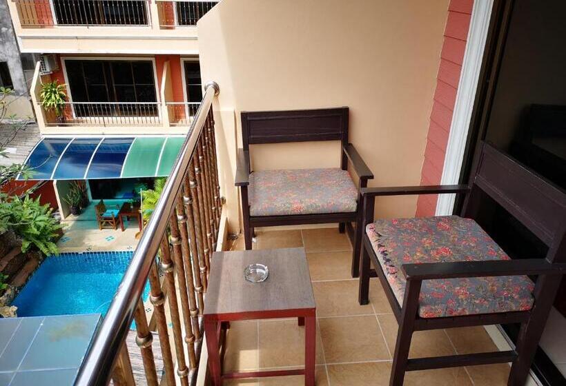 Quarto Deluxe Vista Mar Lateral, Seven Seas