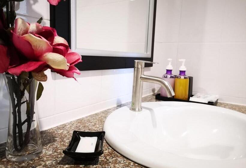 Quarto Deluxe Vista Piscina, Seven Seas