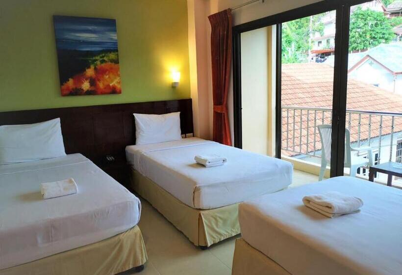 Quarto Triplo Standard com Balcão, Seven Seas