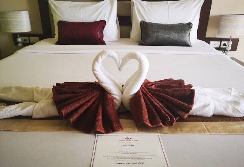 Quarto Deluxe Vista Piscina, Seven Seas