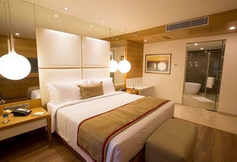 Люкс Клуб, The Residency Towers Coimbatore