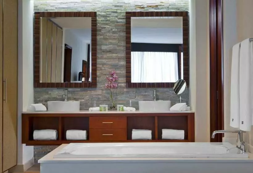 سوئیت کلاب, The Westin Playa Bonita Panama