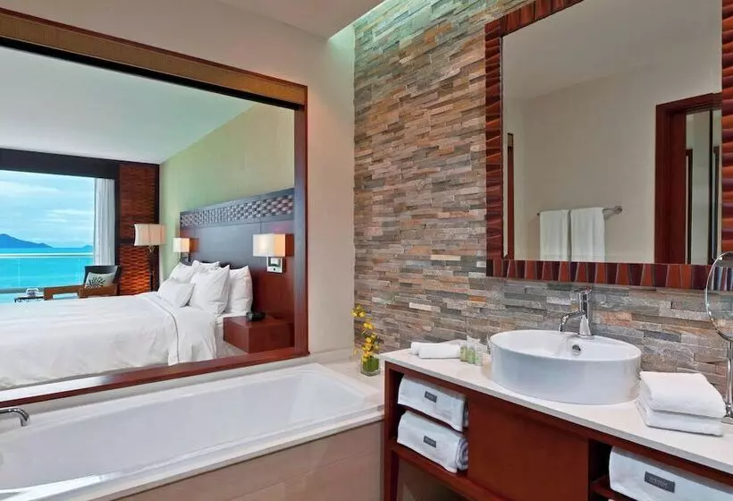 اتاق لوکس با بالکن و چشم‌انداز دریا, The Westin Playa Bonita Panama