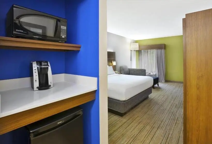 キングサイズベッドのスタンダードルーム, Holiday Inn Express Hotel & Suites Cincinnati Northeast Milford, An Ihg