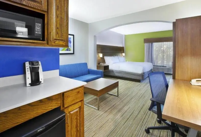 キングサイズベッドのスイートルーム, Holiday Inn Express Hotel & Suites Cincinnati Northeast Milford, An Ihg