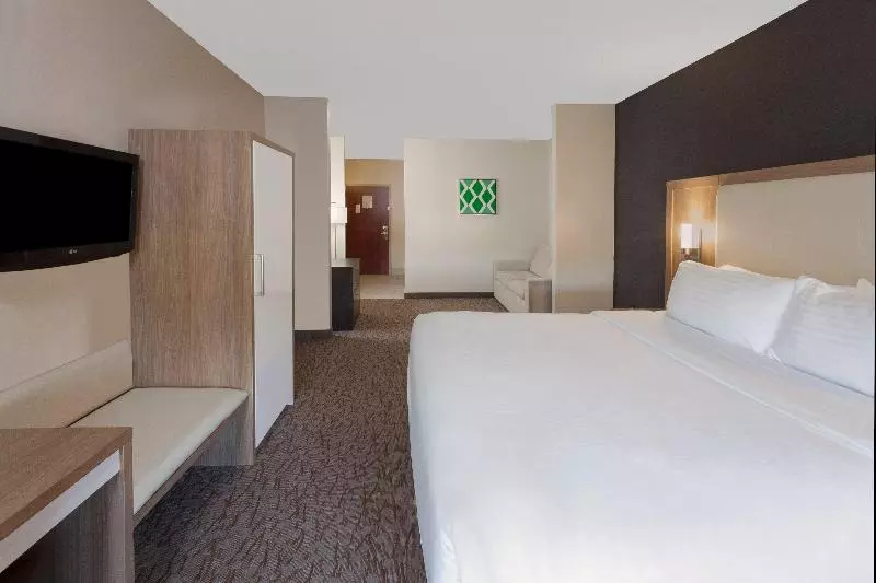 キングサイズベッドのエクゼクティブルーム, Holiday Inn Express Hotel & Suites Dayton West Brookville By Ihg