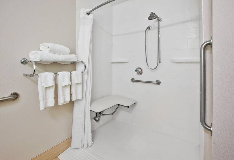 장애인을 위한 스위트, Holiday Inn Express Hotel & Suites Cincinnati Northeast Milford, An Ihg