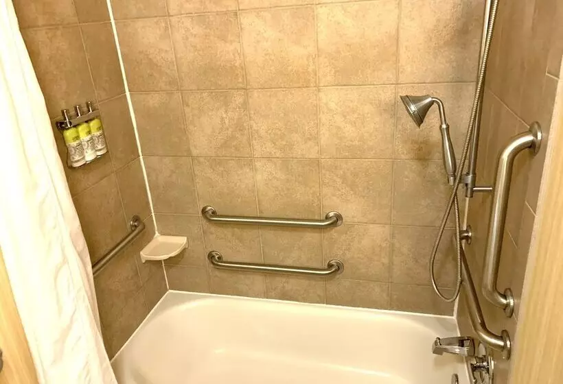 身障者適用スイートルーム, Holiday Inn Express & Suites Dewitt   Syracuse, An Ihg