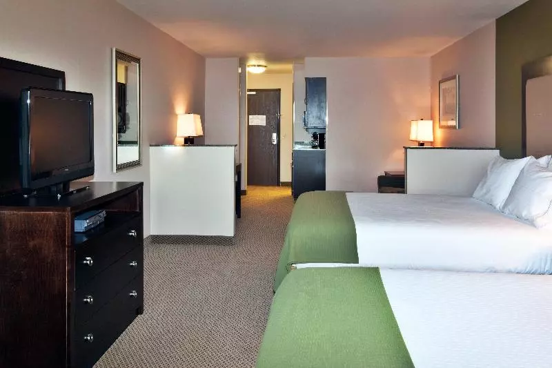 キングサイズベッドのスイートルーム, Holiday Inn Express & Suites Dewitt   Syracuse, An Ihg