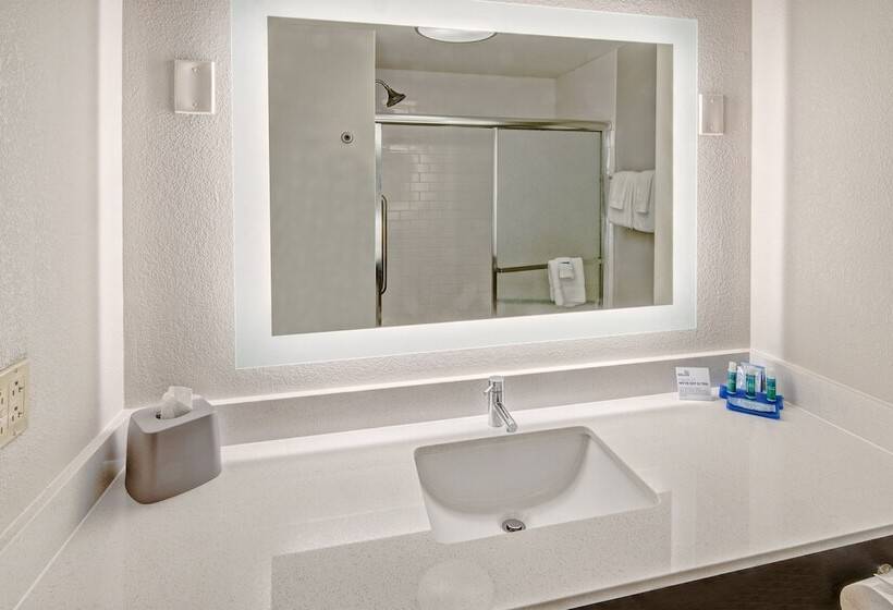 חדר סטנדרט, Holiday Inn Express Hotel & Suites Jackson Northeast, An Ihg