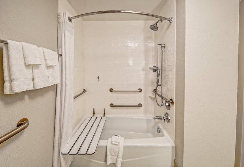סוויטה מותאמת לאדם עם מוגבלויות, Holiday Inn Express Hotel & Suites Jackson Northeast, An Ihg