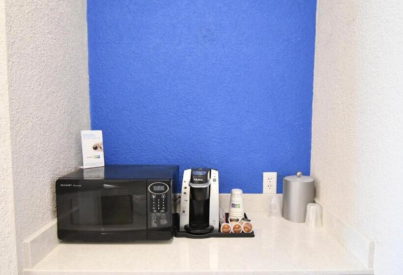 Номер Superior, Holiday Inn Express Hotel & Suites Port Clinton Catawba Island, An Ihg