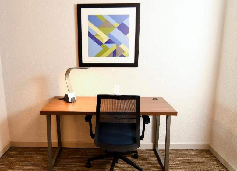 Люкс Кровать Кинг, Holiday Inn Express Hotel & Suites Port Clinton Catawba Island, An Ihg