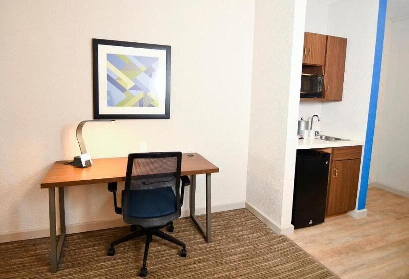 Люкс Кровать Кинг, Holiday Inn Express Hotel & Suites Port Clinton Catawba Island, An Ihg