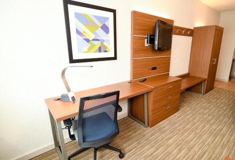 Номер Deluxe, Holiday Inn Express Hotel & Suites Port Clinton Catawba Island, An Ihg